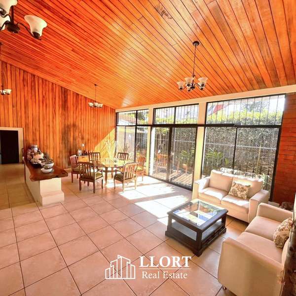 Casa DE UNA PLANTA  en VENTA en Parte Alta de Col. Escalón