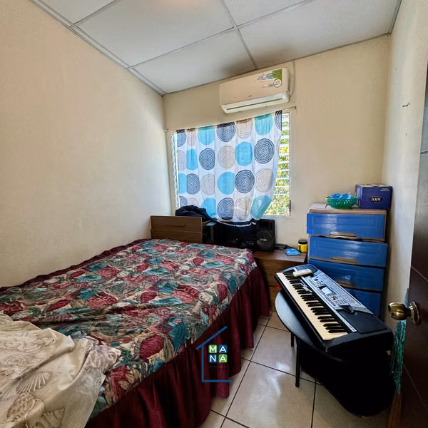 VENDO CASA EN RES. JACARANDAS, ZACATECOLUCA
