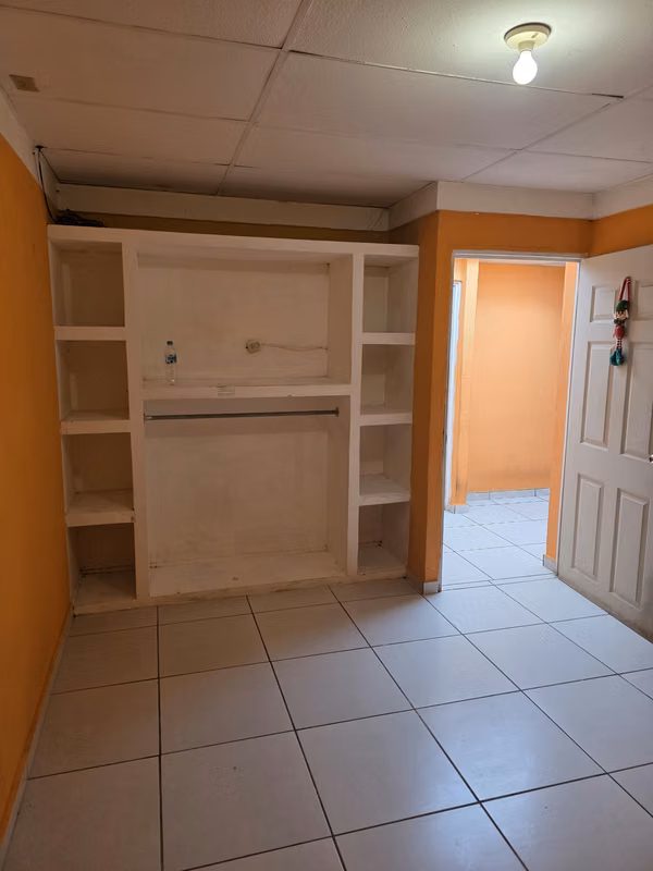 Linda habitacion en alquiler amplia, con su closet y su propio baño  en Ciudad Merliot 