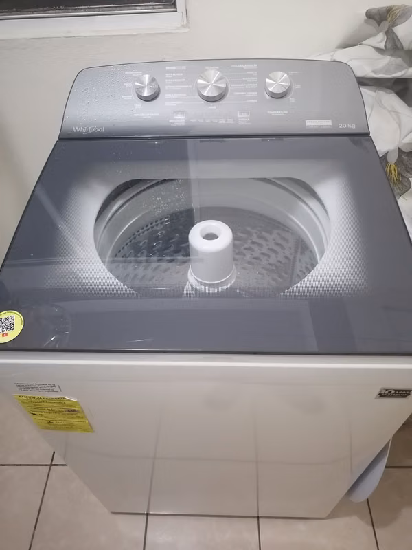 SALE OF WASHING MACHINE WHIRLPOOL FOR TRAVEL. IDEAL FOR AIRBNB CONDITIONING.
