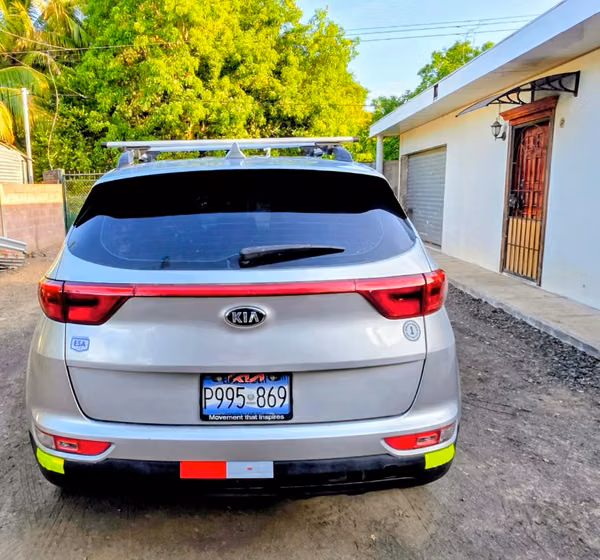 Vendo o Cambio por otra camioneta mas reciente o un Pick Up doble cabina, mi camioneta Kia Sportage año 2018 