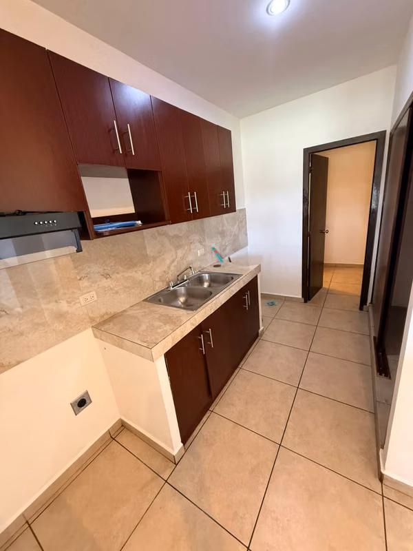 SE ALQUILA APARTAMENTO TORRE KAIROS LOMAS DE SAN FRANCISCO, VACIÓ, tiene 120 mts2, 3 habitaciones, área de servicio comp