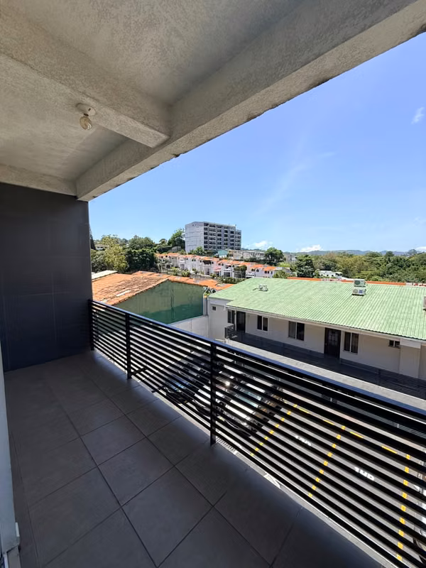 SE ALQUILA APARTAMENTO TORRE KAIROS LOMAS DE SAN FRANCISCO, VACIÓ, tiene 120 mts2, 3 habitaciones, área de servicio comp