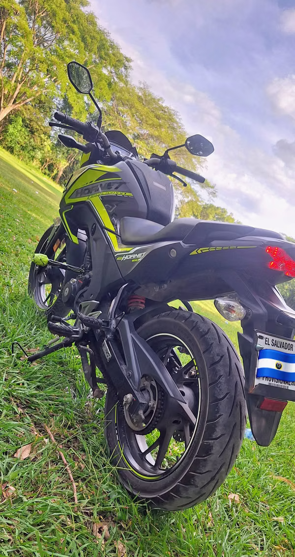Honda hornet cb160r