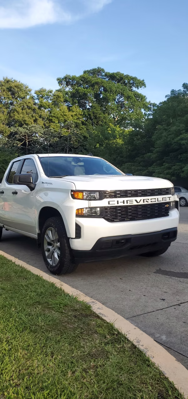 Chevrolet Silverado Custom 2022 4x4 motor 2.7