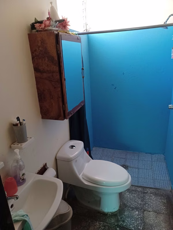 A lovely house in San Salvador city centre (District 7), in an easily accessible area and situated on a private lane wit