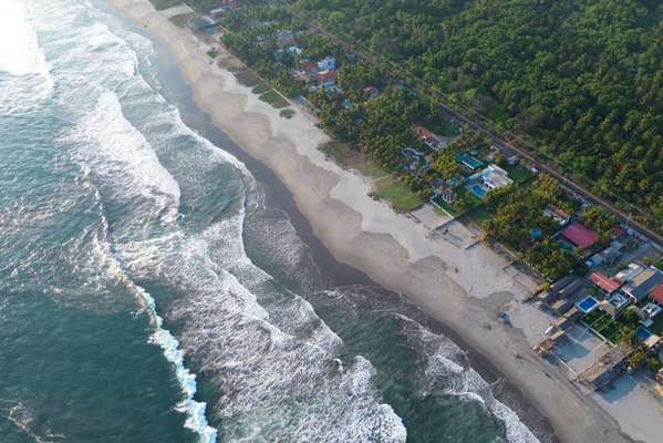 NEW HOUSES ON THE COAST OF THE SUN