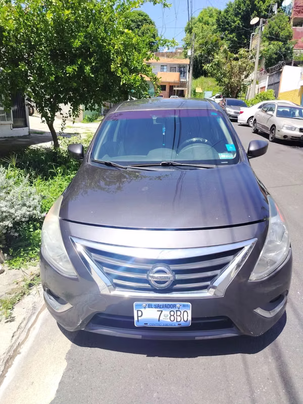 Nissan Versa 2015 compacto y económico 