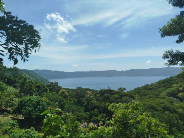 4 plots of land are sold in Lake Coatepeque