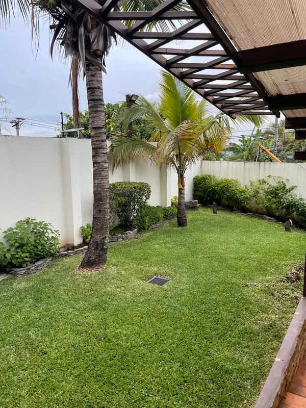 CASA EN ALQUILER EN CUMBRES DE LA ESMERALDA ANTIGUO CUSCATLAN