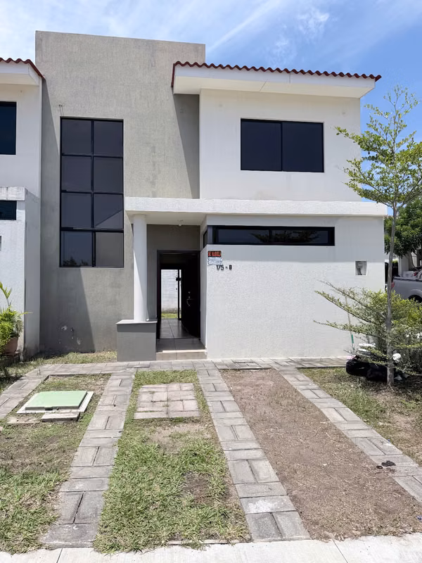 Casa en PASEO el PRADO con 4 Cuartos y 4 Baños 