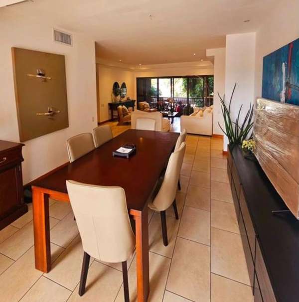 It has 160 mts2, of 2 rooms plus service area, complete
