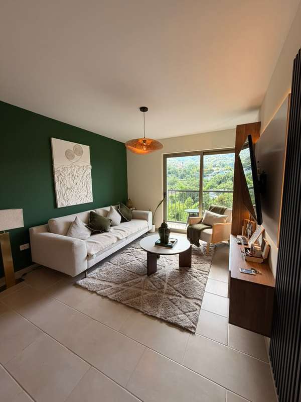 FULL-AMUELADO has 79 m ² 3 rooms 2 covered parking spaces ideal for viewing
