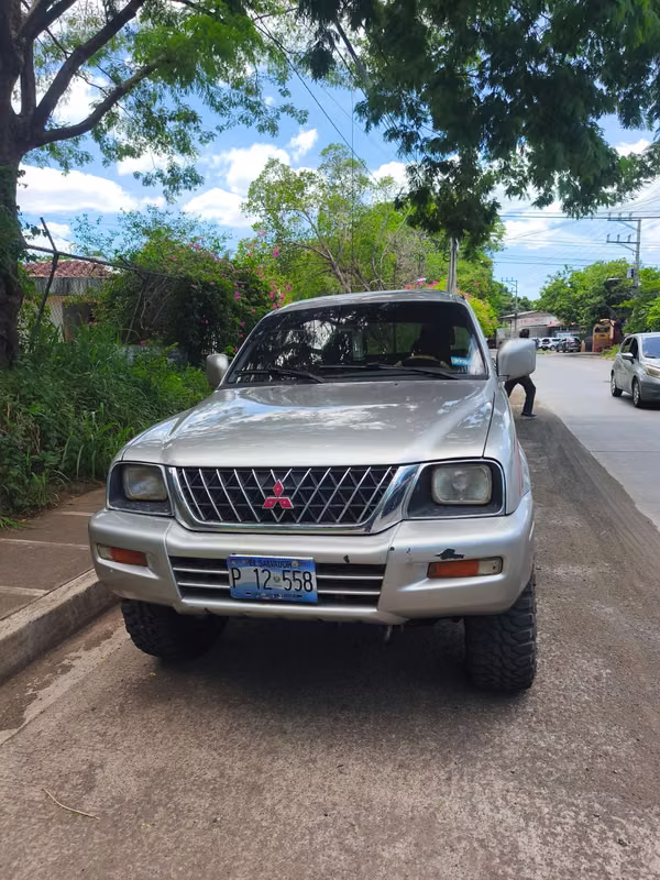 MITSUBISHI L200 4X4 A TODA PRUEBA AÑO 2004 