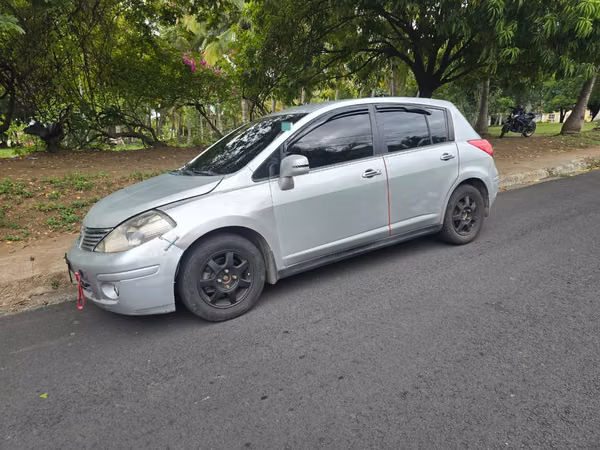 Nissan versa 2007