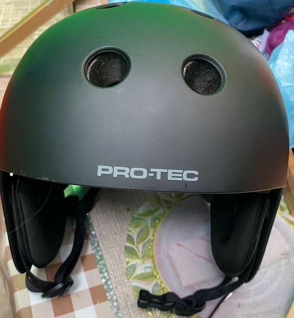 Cycle, skateboard or skate protection helmet