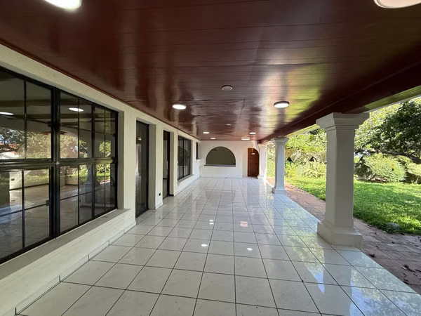VENTA CASA ANTIGUO CUSCATLAN RES. CUMBRES DE LA ESMERALDA