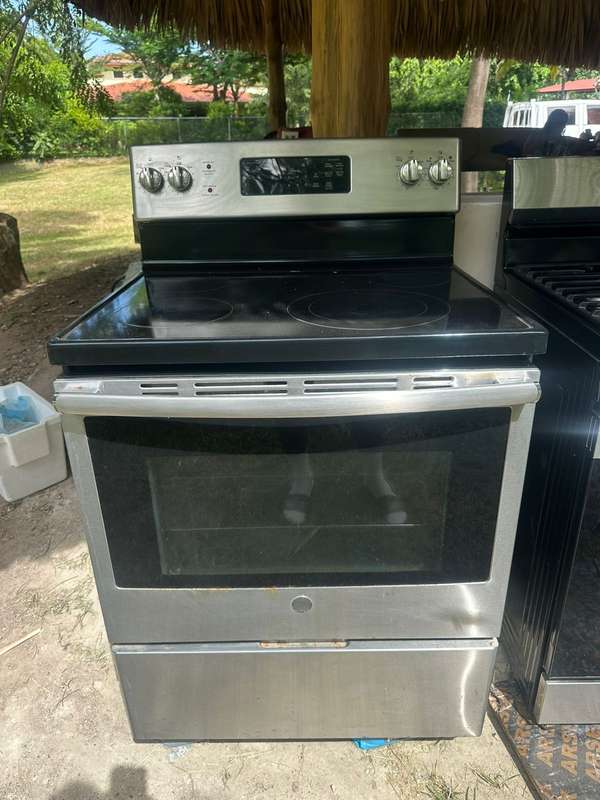 Electric stove GE ceramic, stainless steel - working