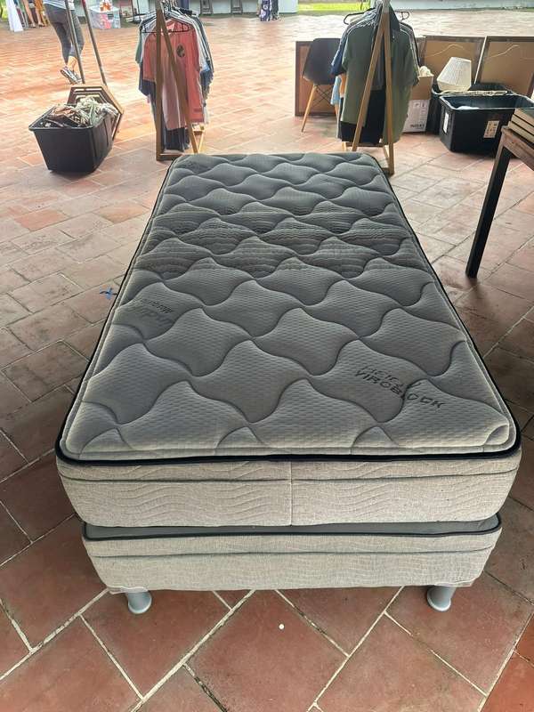 Individual bed / Twin Indufoam Dream Sleeper (mattress + base)