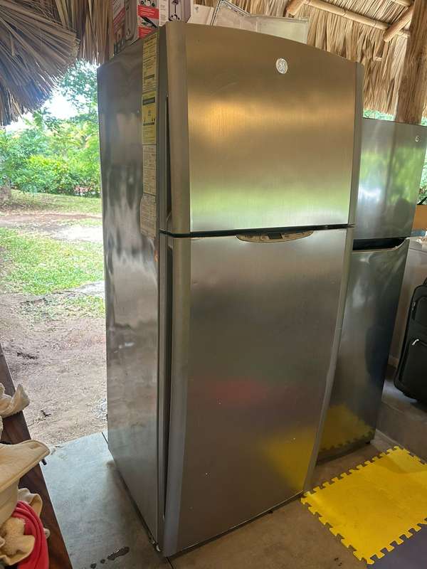 GE stainless steel refrigerator, with ice machine