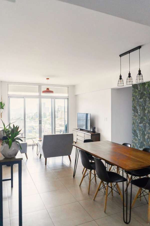 Dining table + 6 chairs