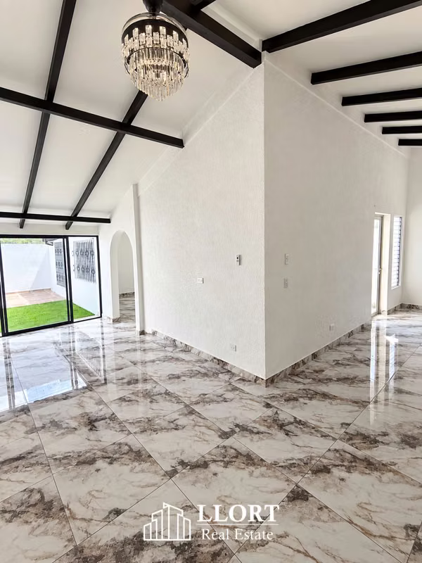 House RECEIVED from a level in ALQUILER in Res. Saint Helena
