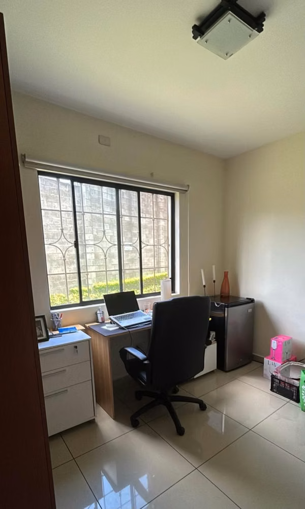 Venta apartamento Col. San Mateo, excelente ubicación, aire acondicionado y 2 parqueos