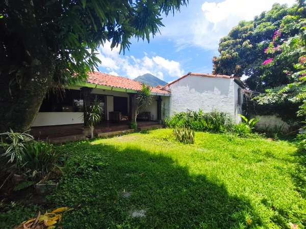 PRIVATE STEP SALE $395,000 HOUSE A LEVEL