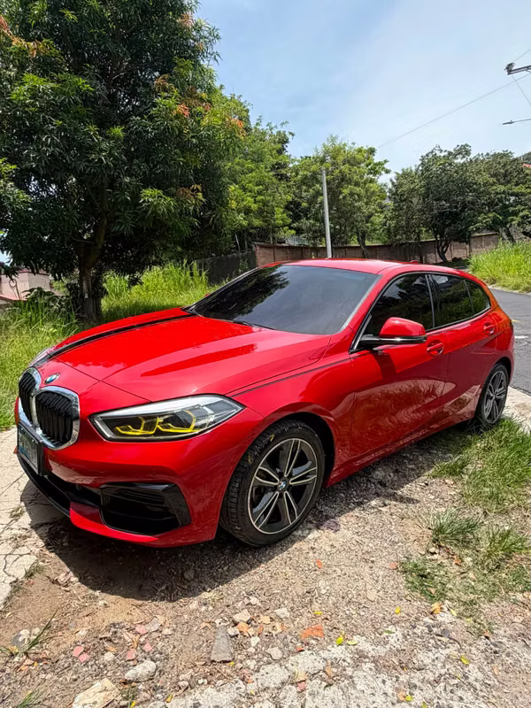 BMW 118i año 2021 de agencia 