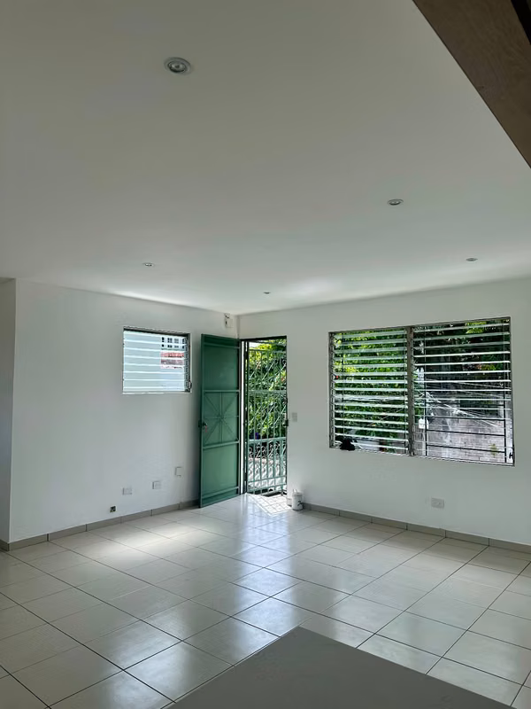 Alquilo! Apartamento remodelado, excelente zona, Antiguo Cuscatlan.