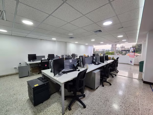 Se Alquila Oficinas Todo Incluido en Colonia Escalón 