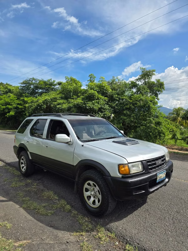 Isuzu rodeo 99 standard with a / c