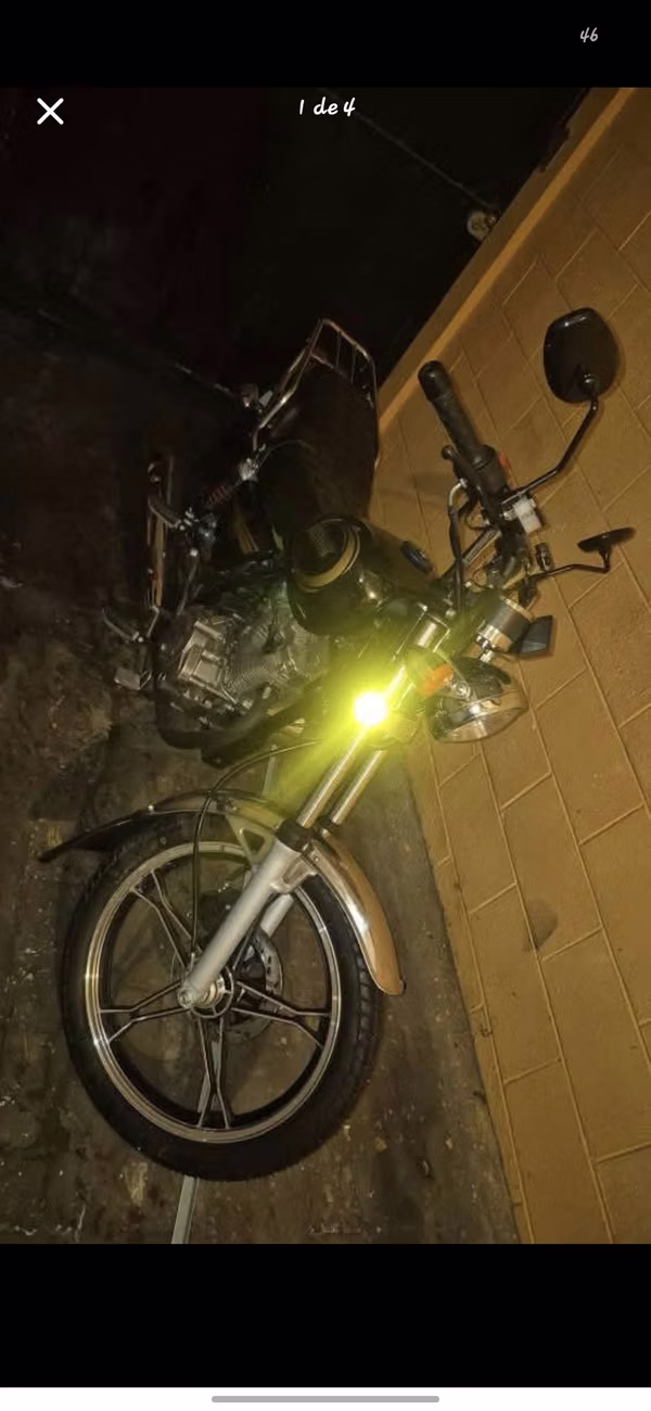 Moto Kewway Kc 150 CC nueva ya con placas y traspaso directo sin probelmas nueva no se usó,  precio negociable 