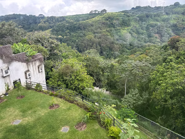 ALQUILER CASA MODERNA EN RESIDENCIAL LOS SUEOS  SIN MUEBLES