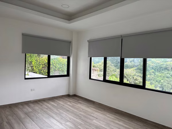 ALQUILER CASA MODERNA EN RESIDENCIAL LOS SUEOS  SIN MUEBLES