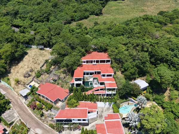 House is sold in Xanadu, Ocean view