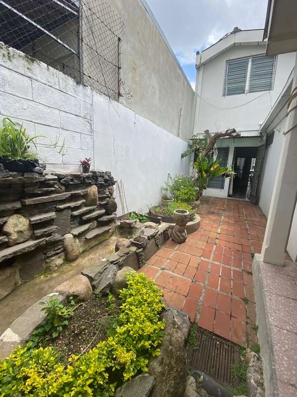 AMPLIA CASA MIRAMONTE VENTA $345,000 PRIVADO