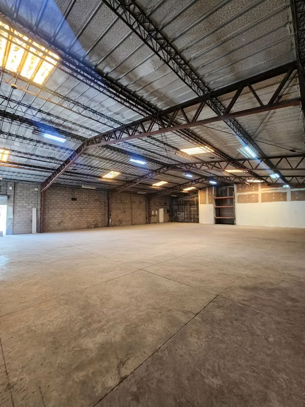Bodega rental in Santa Elena, Commercial Area