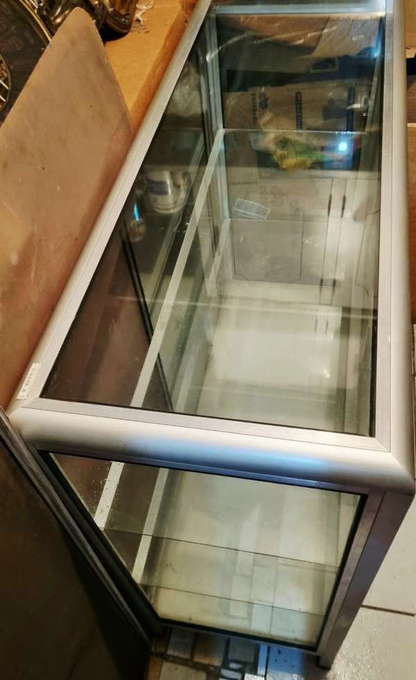 Long length: 1.50 mts., Width: 40 cms., Height: 95 cms.