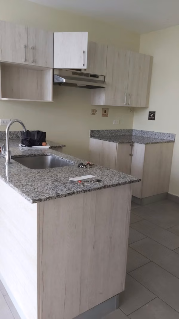 Alquilo Apartamento de 3 habitaciones en Condado Santa Rosa