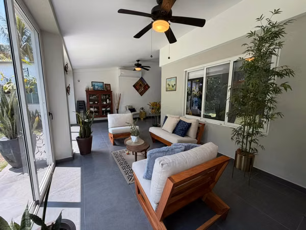 SE VENDE CASA QUINTAS DE LAS MERCEDES LOURDES COLON,  DE UN NIVEL, REMODELADA, tiene de terreno 409 v2 y 185 mts2 de con