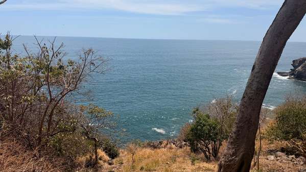 SE VENDE TERRENO FRENTE AL MAR EN ACANTILADOS CON VISTA, Ubicación: Cerca de Playa El Zonte, un entorno paradisíaco, Vis