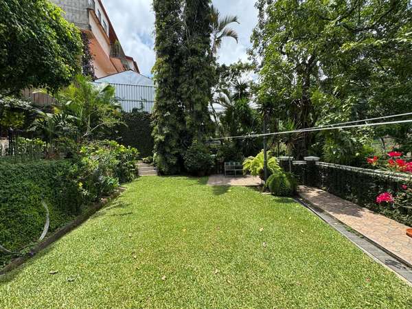 SE VENDE CASA LOS PLANES DE RENDERO con linda vista y con finos acabados en perfecto estado de mantenimiento 411.61 mts2