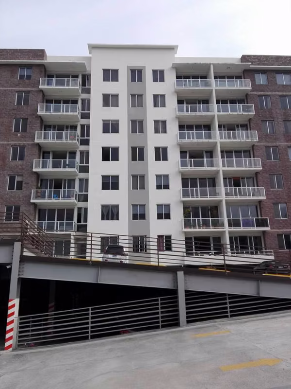 SE ALQUILA APARTAMENTO TORRE MURANO ESCALÓN  TIENE 110mts2 Sala comedor Terraza vista a volcán Cocina (Muebles Olins) 2 