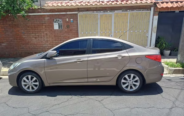 Hyundai Accent GLS 2012 Agency