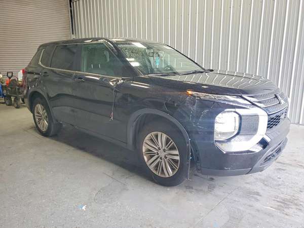 MITSUBISHI OUTLANDER ES 2023 3 FILAS