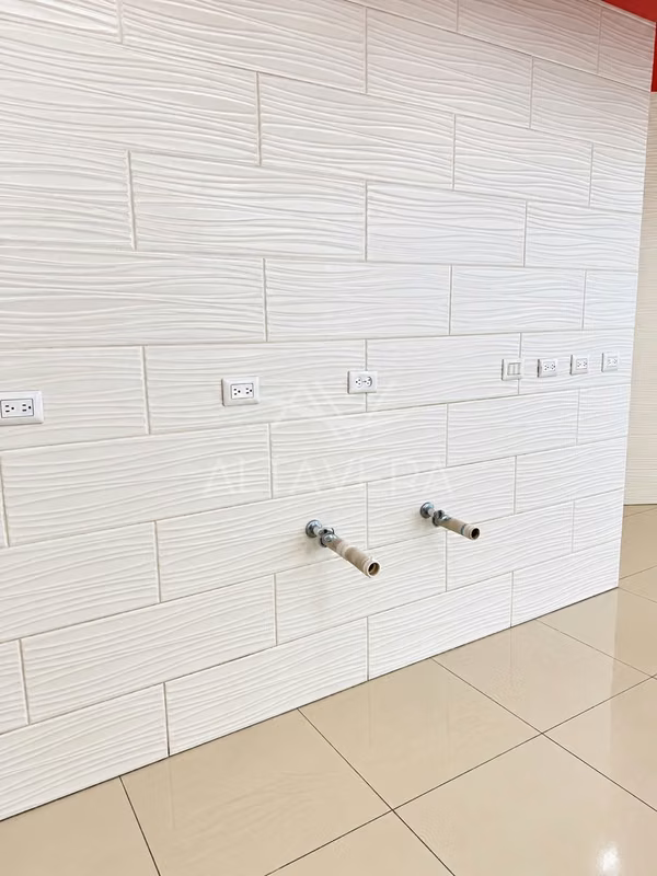 Local comercial en alquiler en Metrosur | Costado frente a Metrocentro