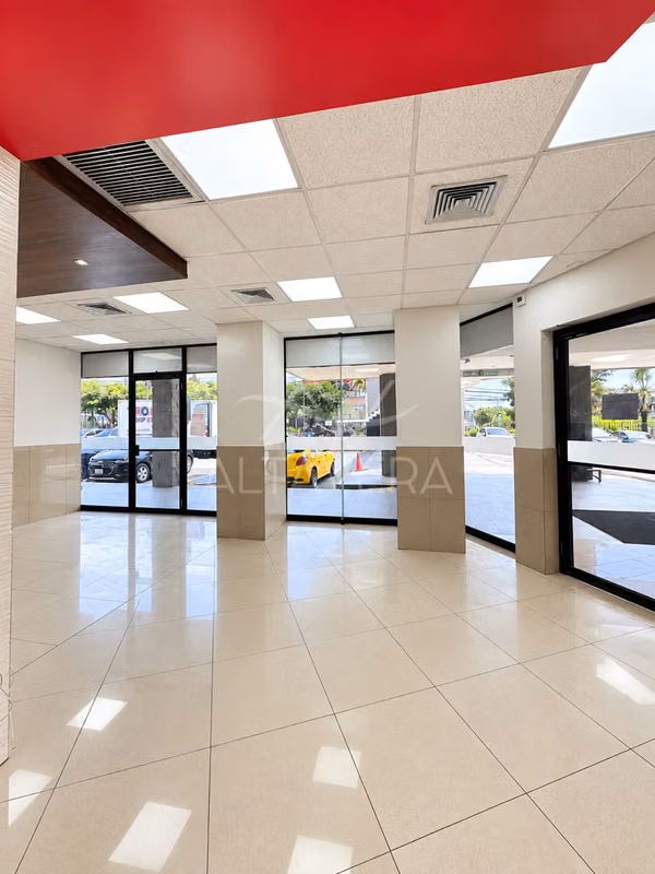 Local comercial en alquiler en Metrosur | Costado frente a Metrocentro