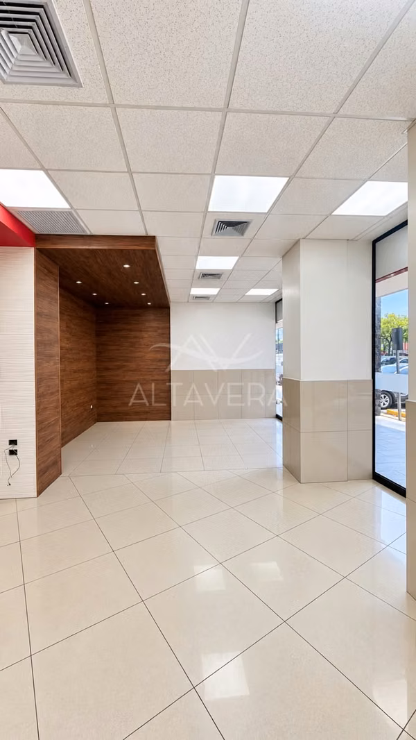 Local comercial en alquiler en Metrosur | Costado frente a Metrocentro
