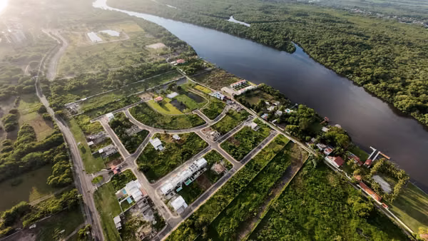 ¡Oportunidad Única en Costa del Sol! Terreno Plano en Exclusivo Complejo Golden Lake